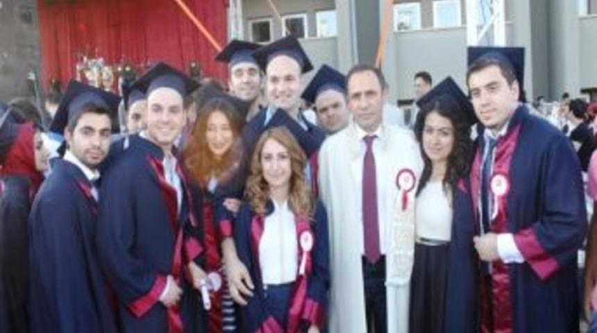 F&uuml;'de Mezuniyet T&ouml;reni