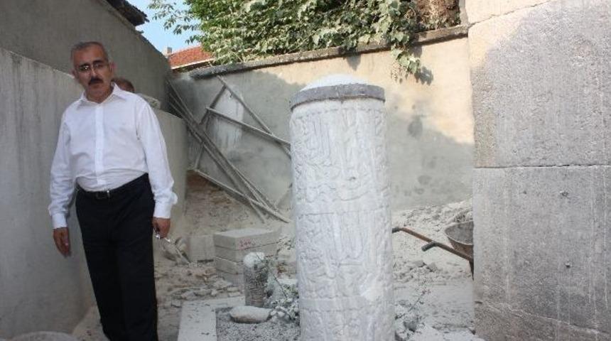 Vali Duruer &Ccedil;eşme Restorasyonunu Yerinde İnceledi