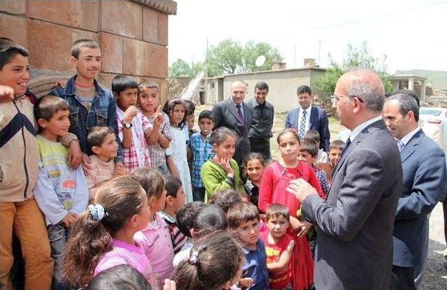 Bitlis Valisi Yurdakul'un Köy Gezileri