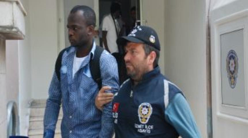 Film Vaadiyle Kocaeli&rsquo;ne Getirilen 21 Nijeryalı G&ouml;zaltına Alındı