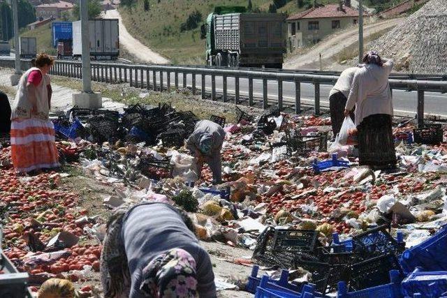 Domates Yüklü Kamyon Devrildi, 1 Yaralı