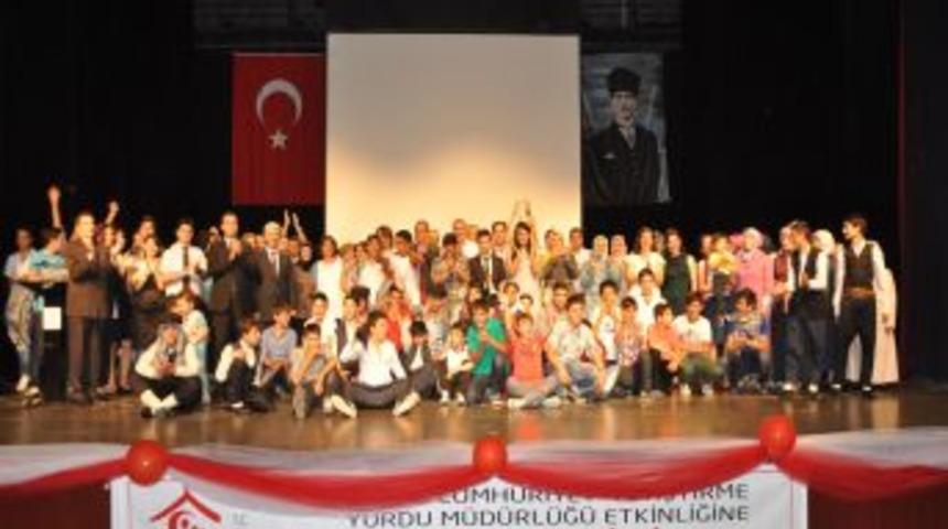 Yetiştirme Yurdu &Ouml;ğrencilerinin Yılsonu Etkinliği Renkli G&ouml;sterilere Sahne Oldu