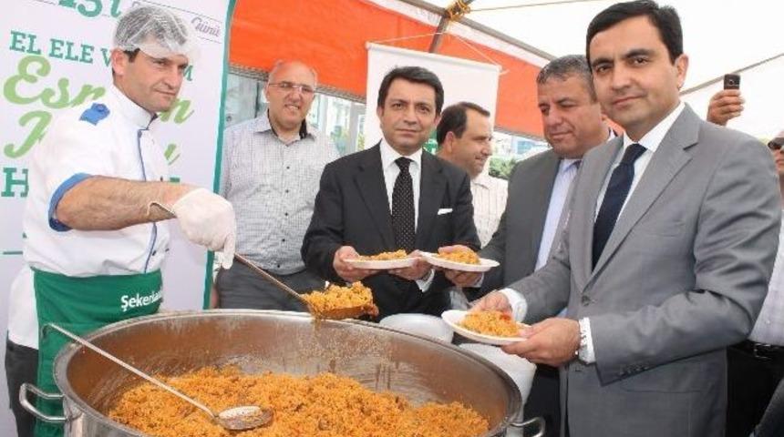 &lsquo;kapımız Esnafa A&ccedil;ık&rsquo; Projesi Kapsamında Ahi Pilavı İkram Edildi