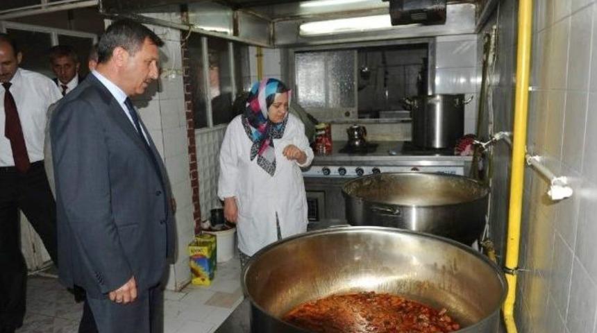 Vali, 'aşevi'ni Denetledi