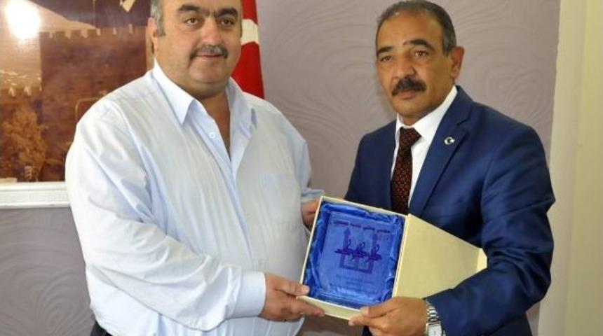 Kerk&uuml;k Tisin Belediye Ve Spor Kul&uuml;b&uuml;nden Mhp İl Başkanı Mete Eke&rsquo;ye Ziyaret