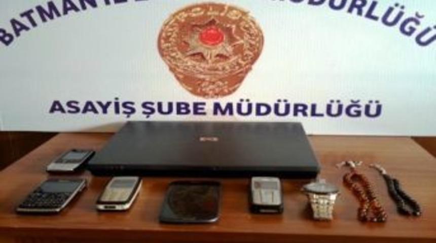 Kamera G&ouml;r&uuml;nt&uuml;lerini Inceleyen Polis Hırsızları Yakaladı