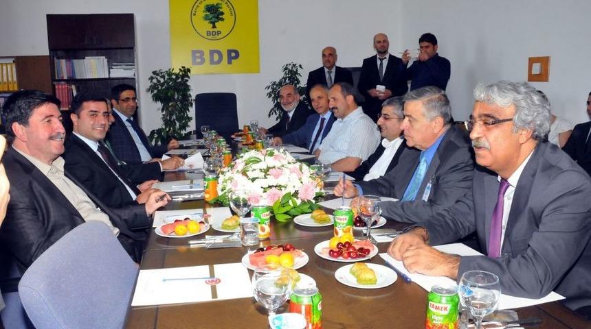 Akil İnsanlar Heyeti Ile G&ouml;r&uuml;şen Baluken: Gecikmiş Bir G&ouml;r&uuml;şmeydi