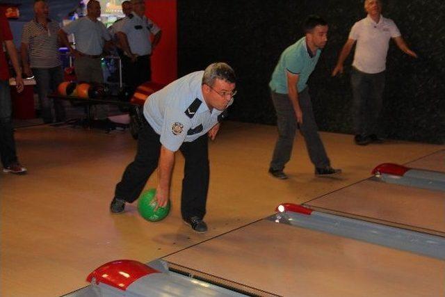 Polisler Bowling Oynayarak Moral Depoladı