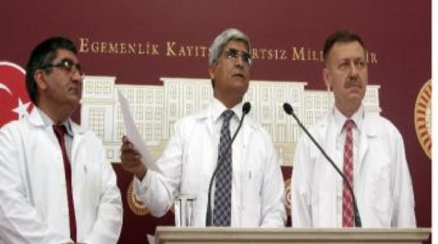 Chp'nin Doktor Vekillerinden Beyaz &Ouml;nl&uuml;kl&uuml; Basın Toplantısı