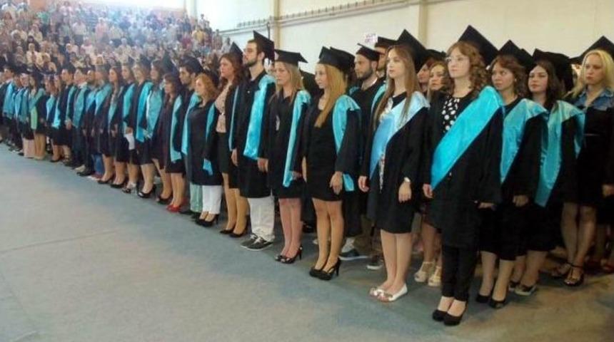 G&ouml;nen Meslek Y&uuml;ksek Okulu 18. Mezunlarını Verdi