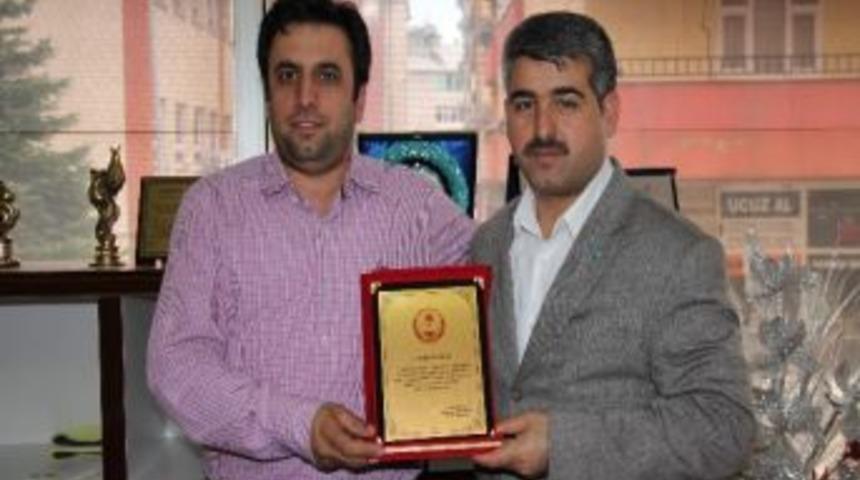 Buhara Vakfı&rsquo;ndan Hayırsever İşadamları&rsquo;na Teşekk&uuml;r Plaketi