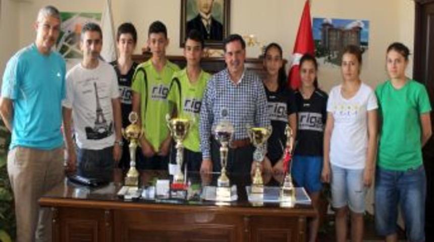 Masa Tenisi Takımları Başarılarını Başkan Zenbilci Ile Paylaştı