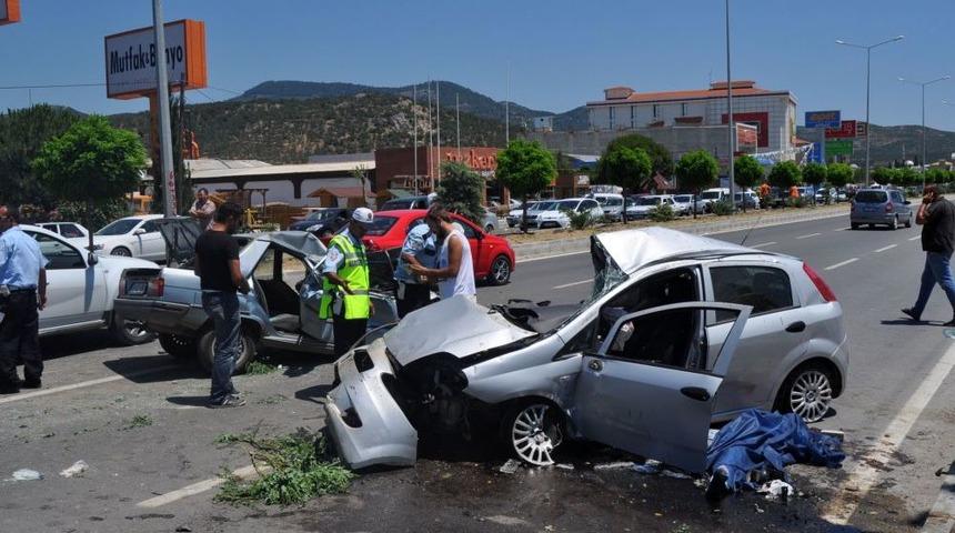 Edremit&rsquo;te Trafik Kazası: 2 &Ouml;l&uuml;