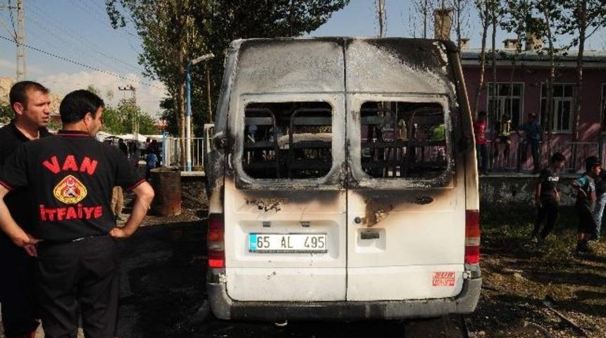 Park Halindeki Minib&uuml;s K&uuml;l Oldu