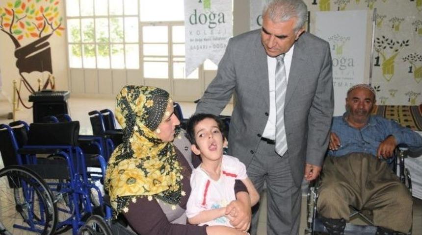 &Ouml;ğrencilerden Engellilere Tekerlekli Sandalye Yardımı