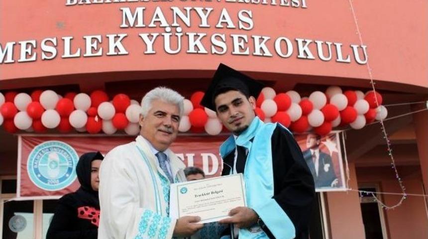 Manyas Myo'da Mezuniyet Coşkusu