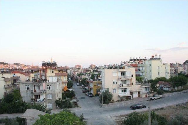 G&uuml;nd&uuml;z Yanan Sokak Lambalarına Tepki 2