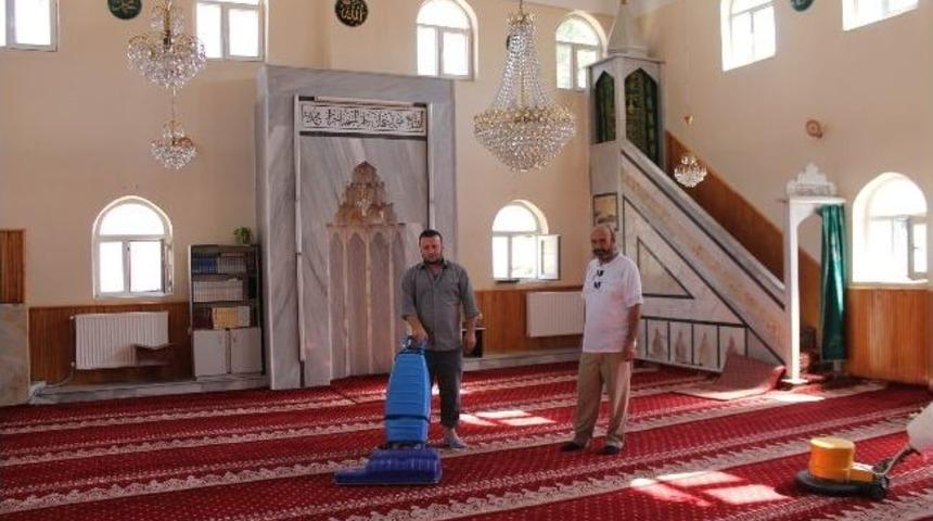 Akdağmadeni&rsquo;nde Camiler Ramazan Ayına Hazırlanıyor