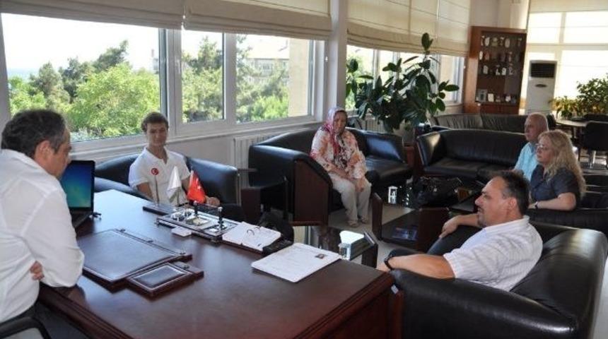 Şampiyon Atletten Başkana Ziyaret