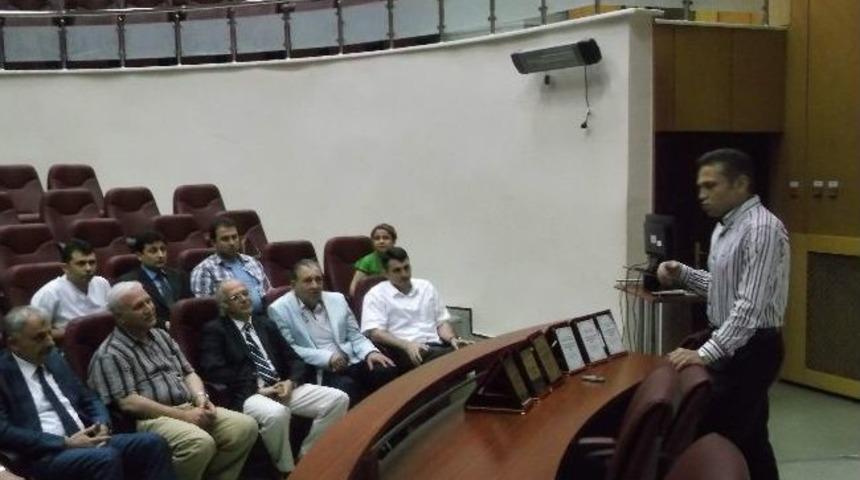 Trabzon'da G&ouml;ğ&uuml;s Duvarı Deformitesi Teşhisi Konulan &Ouml;ğrencilerin Ameliyatına Katkıda Bulunanlara Plaket