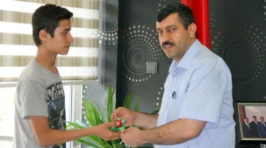 Başkan Yazıcı'dan Başarılı Sporculara &Ouml;d&uuml;l