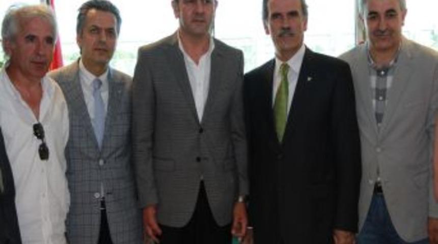 &Ouml;mer Erdoğan, Bursaspor'da Yardımcı Antren&ouml;rl&uuml;k Teklifini Geri &Ccedil;evirdi