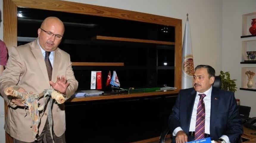 Orman Ve Su İşleri Bakanı Prof. Dr. Veysel Eroğlu Afyonkarahisar Programına Esnaf Ziyareti İle Devam Etti