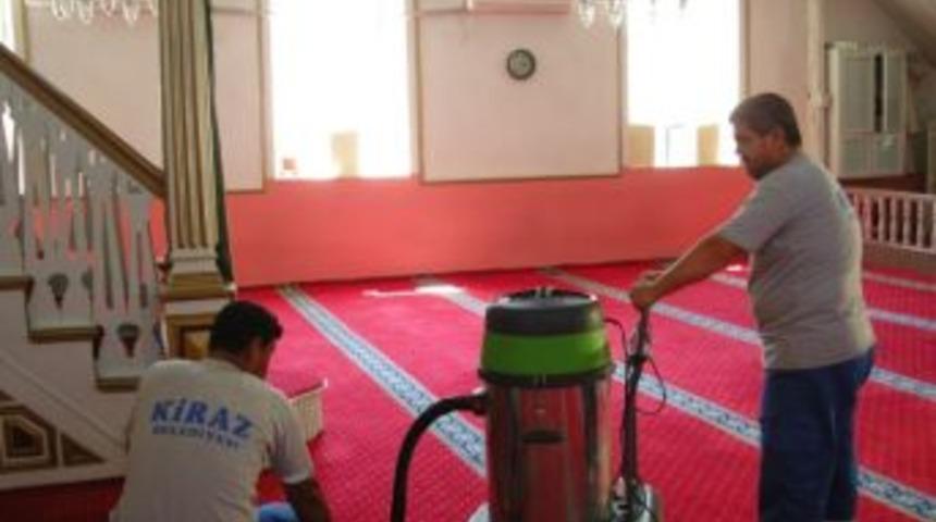 Kiraz&rsquo;da Camiler Ramazan&rsquo;a Hazır