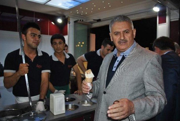 Bakan Yıldırım, “uzun İnce Bir Yoldayım”ı Söyledi G1