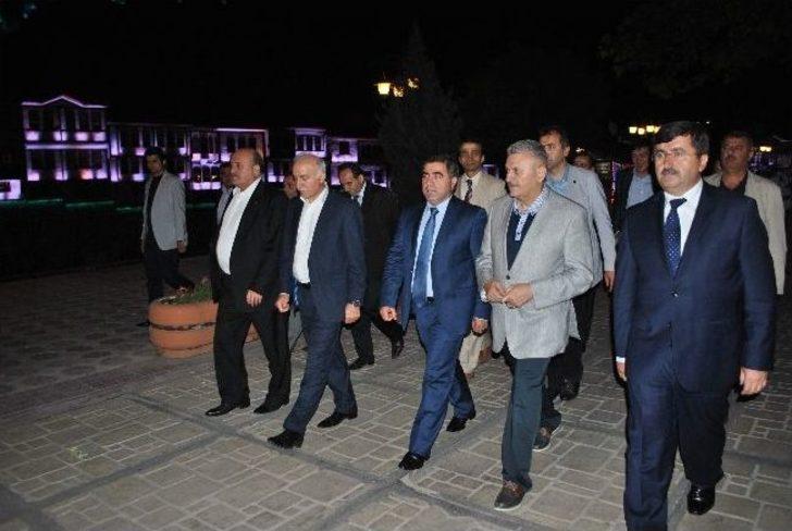 Bakan Yıldırım, “uzun İnce Bir Yoldayım”ı Söyledi G2