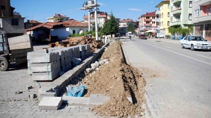 Salı Pazarına Yakışan Tretuar &Ccedil;alışması