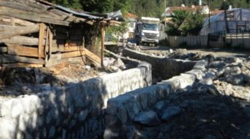 Saray Ve Kayaoğlu K&ouml;yleri İstinat Duvarları Yapılıyor