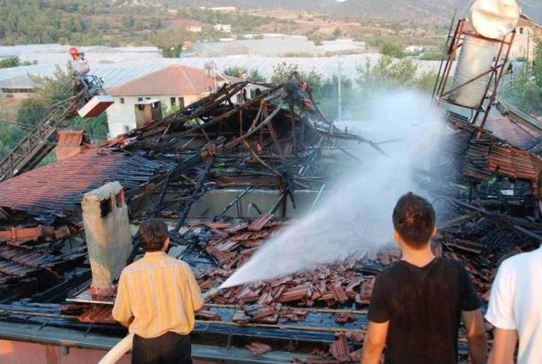 Fethiye&rsquo;de Temizlik Yaparken Evi Yandı