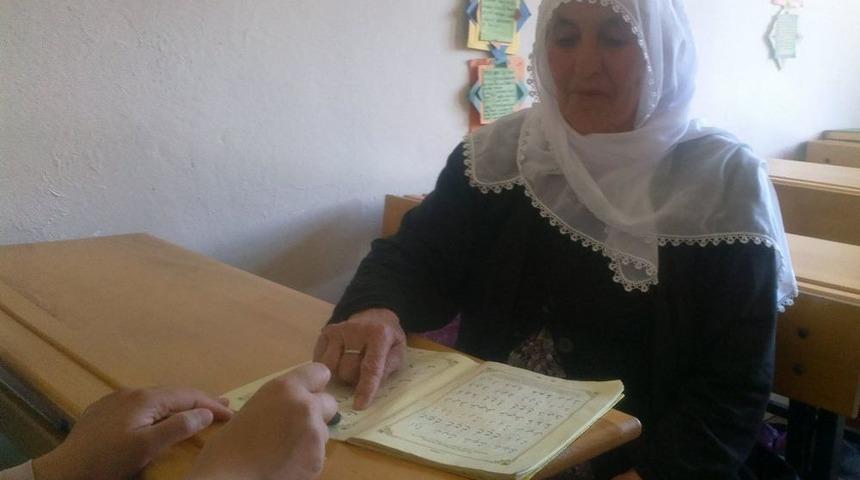 94 Yaşında Kur'an-ı Kerim Okumayı &Ouml;ğrendi