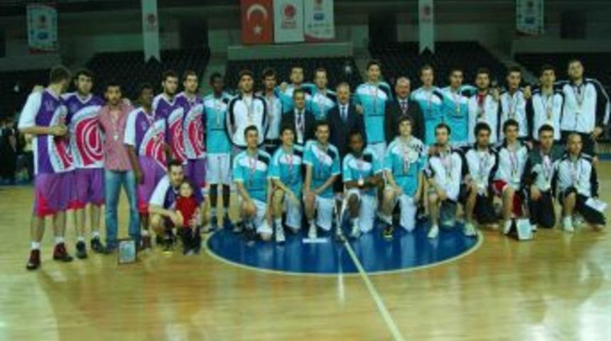 Turgut &Ouml;zal &Uuml;niversitesi&rsquo;nden ABD Modeli Basket Bursu