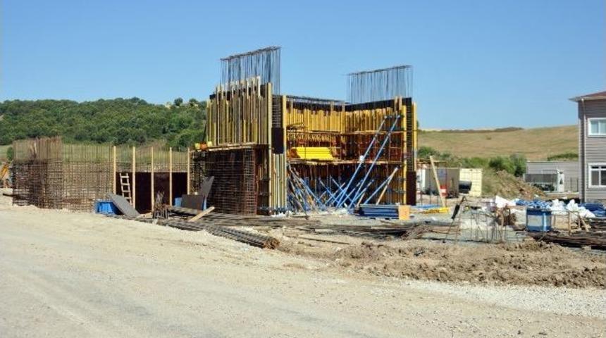 Yalova &Uuml;niversitesi Girişine Alt Ve &Uuml;st Ge&ccedil;it