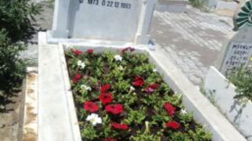 Hayırseverler, Şehit Mezarlarına Tadilat Yaptırdı