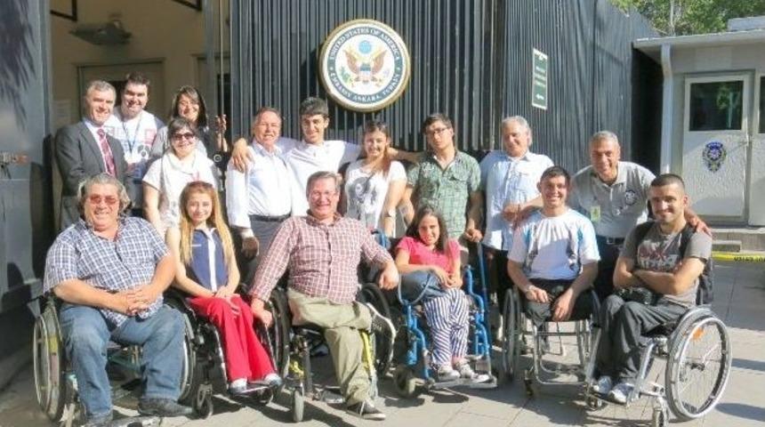 İzmir &Uuml;niversitesi Engelli Basketbol Takımı Amerika Yolcusu