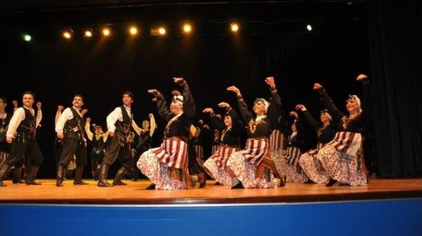 Destan, Halk Oyunlarıyla B&uuml;y&uuml;ledi