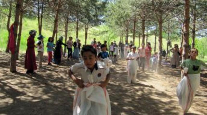 Van &Ccedil;ocuk Evleri'ndeki &Ccedil;ocuklar, Şenlikle G&ouml;n&uuml;llerince Eğlendi