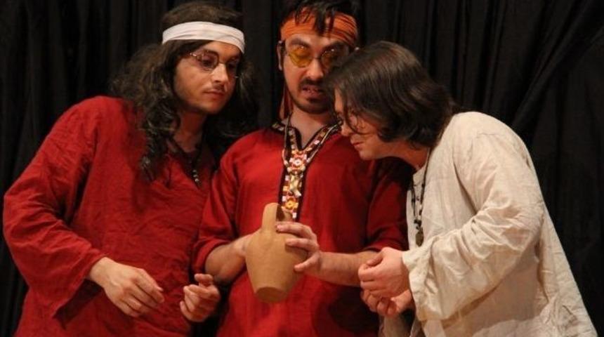 Nazım Sahnesinde &lsquo;bir İyi İnsan&rsquo;