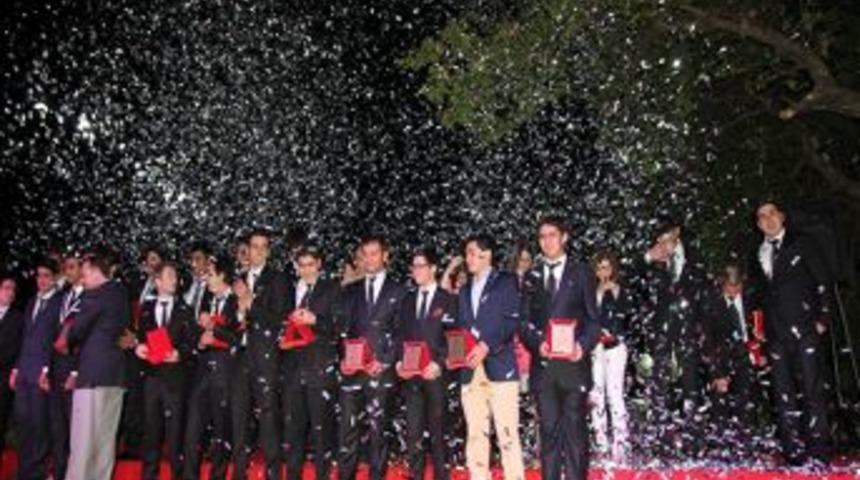 Sunguroğlu Koleji Mezunlarını Uğurladı