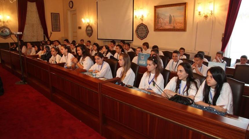 &Uuml;sk&uuml;pl&uuml; Yetimler Bursa'da Ağırlandı