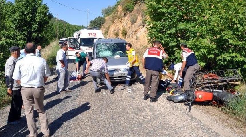 Demirci&rsquo;de Kaza: 2 Yaralı