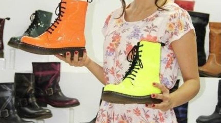 2014&rsquo;&uuml;n Kış Botlarında Neon Renkler Moda