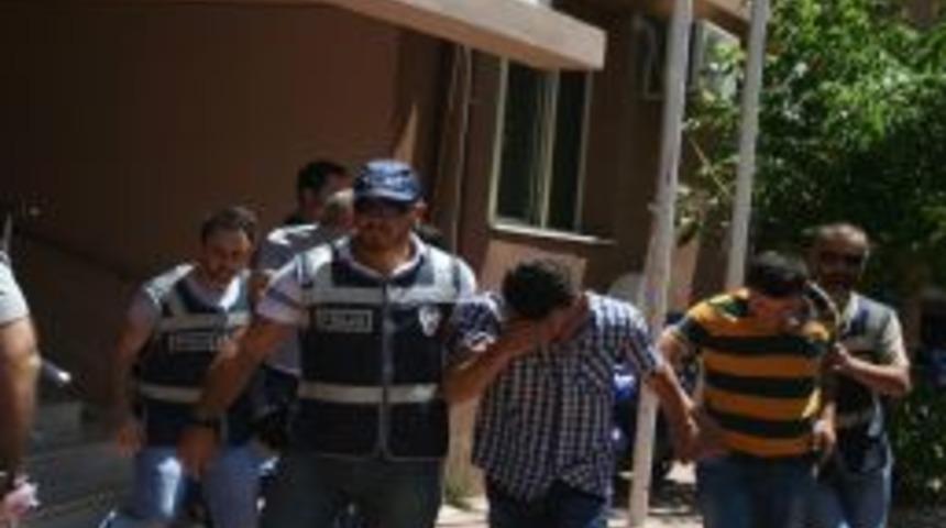 İzmir'deki Su&ccedil; &Ouml;rg&uuml;t&uuml; Operasyonunda 4 Tutuklama