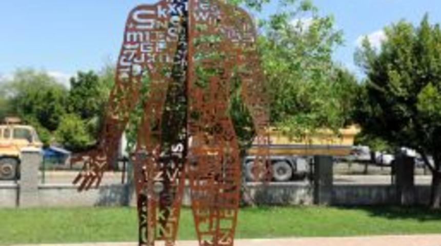 Sanayi Atıkları Sanat Eserlerine D&ouml;n&uuml;şt&uuml;