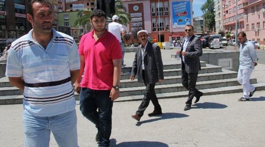 Duran adama karşı y&uuml;r&uuml;d&uuml;ler