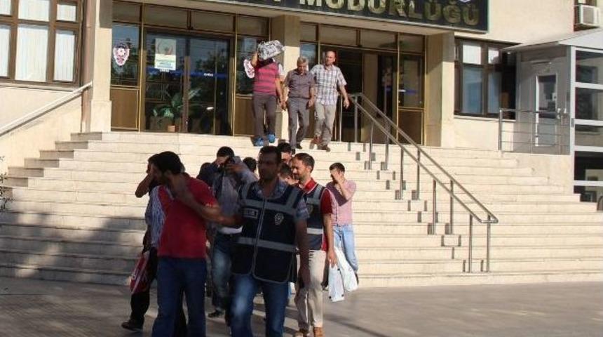 Otomobil &Ccedil;etesine Baskın: 26 G&ouml;zaltı