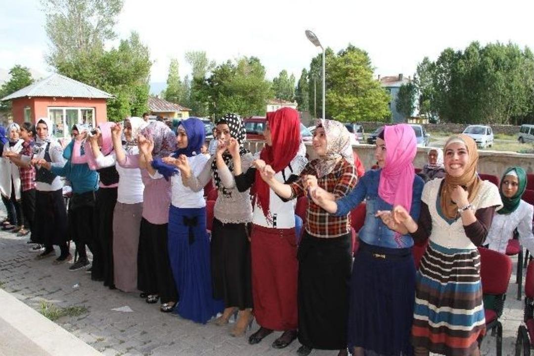 Muradiye&rsquo;de Halk Eğitim&rsquo;den Yılsonu Sergisi